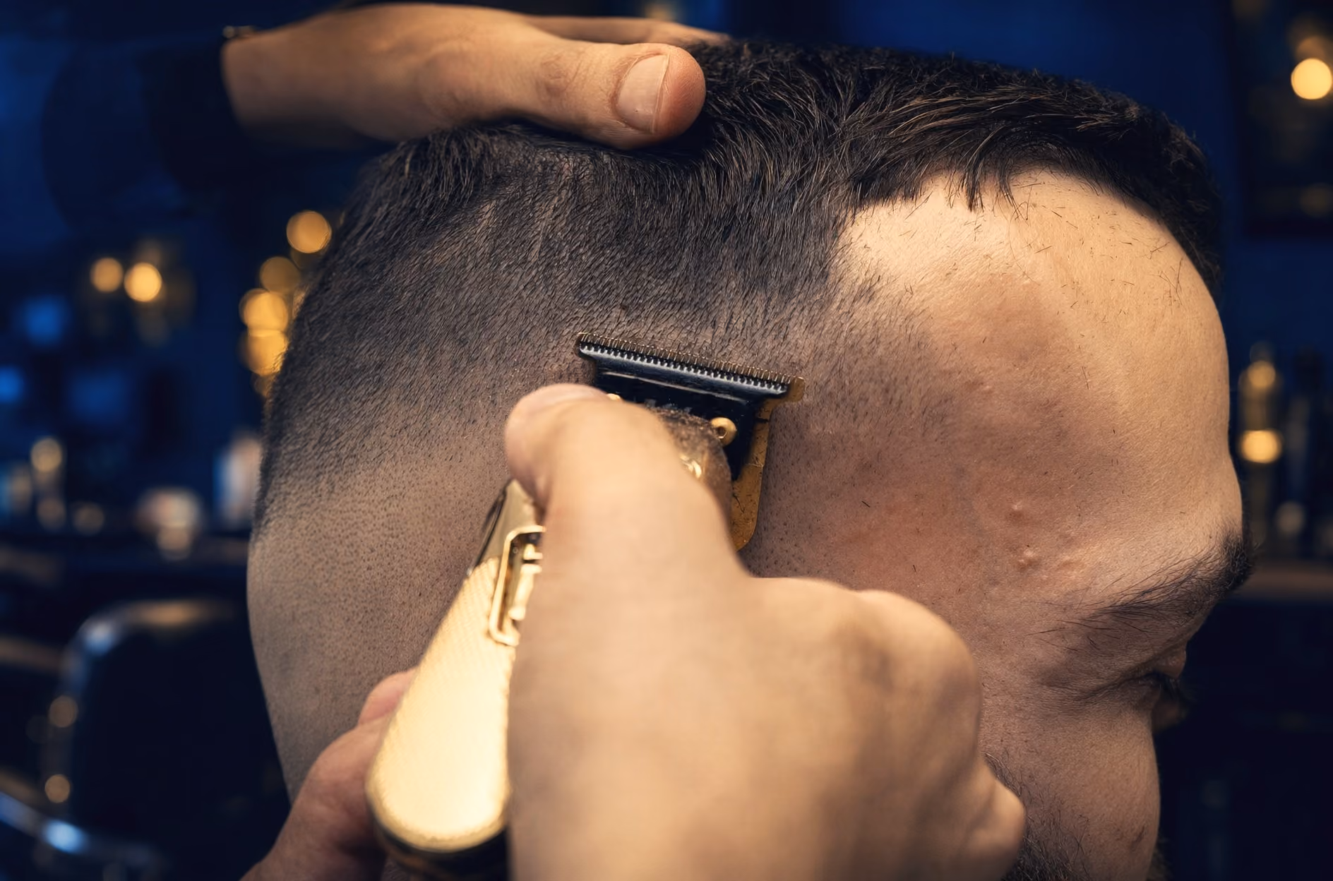 Konturer vid tinningen med trimmer